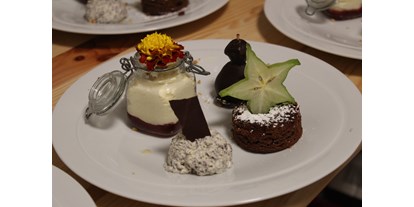 Essen-gehen - Sitzplätze im Freien - Brandenburg - Variierende hausgemachte frisch zubereitete Desserts - Schweizer Kaminstübli