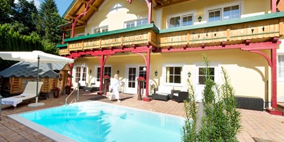 Essen-gehen - grüner Gastgarten - Baierdorf (Schöder) - Hotel Rosenhof Murau **** Fam. Ferner