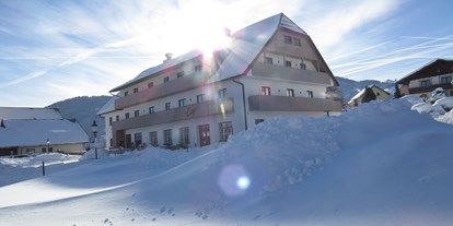Essen-gehen - rollstuhlgerecht - PLZ 8962 (Österreich) - Aussenansicht Winter - Hotel Restaurant Loy