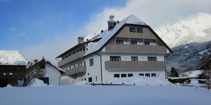 Essen-gehen - Ambiente: traditionell - PLZ 8962 (Österreich) - Aussenansicht Winter - Hotel Restaurant Loy