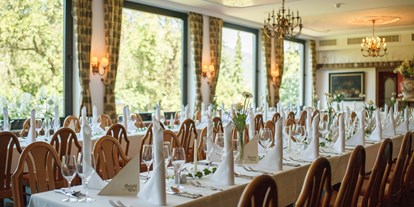 Essen-gehen - Mahlzeiten: Abendessen - Stegg - Gartensaal mit Blick ins Grüne - Brücklwirt