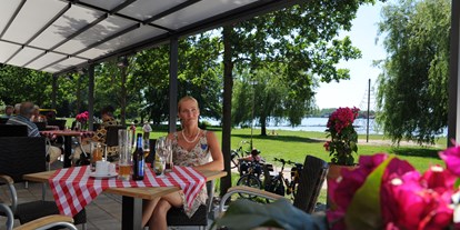 Essen-gehen - Sitzplätze im Freien - Mecklenburgische Schweiz - Strandhaus am Inselsee