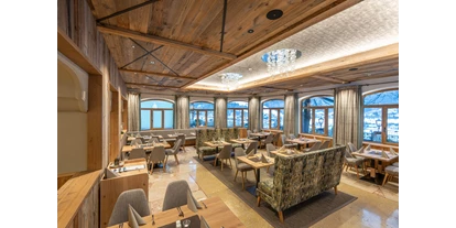 Essen-gehen - Buffet: Salatbuffet - Höggen - Der Bräusaal bietet große Panoramafenster mit schönem Ausblick  - Restaurant Stegerbräu - Radstadt