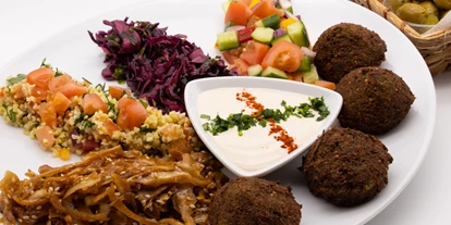 Essen-gehen - Art der Küche: arabisch - PLZ 12249 (Deutschland) - Falafelplatte - Restaurant Feinberg's