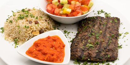 Essen-gehen - Art der Küche: marokkanisch - PLZ 12159 (Deutschland) - Feinberg´s Kebab aus Lamm-Rinderhackfleisch mit Kräutern und frischer Minze  - Restaurant Feinberg's