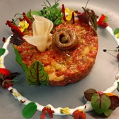 Restaurant - Beef Tartar, liebevoll angerichtet - Bachler, Restaurant & Kulturwirtshaus