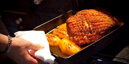 Essen-gehen - Gerichte: Fisch - Mitteregg (Gnesau) - Schweinsbraten im Almdorf Seinerzeit  - Almdorf Seinerzeit