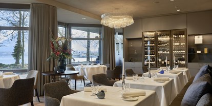 Essen-gehen - Spiez - "dasRestaurant" mit Blick auf den Weinschrank  - "dasRestaurant" im Hotel Seepark 