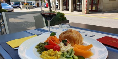 Essen-gehen - Art der Küche: europäisch - Schweiz - Aussenbereich; 12-16 Plätze - Restaurant&Cafe Gschaffig