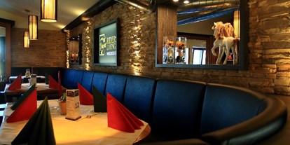 Essen-gehen - Ambiente: urig - PLZ 2752 (Österreich) - Unser gemütlicher Barbereich in der Riders Lounge, einfach zum Wohlfühlen... ;-) - Restaurant-Bar RIDERS LOUNGE