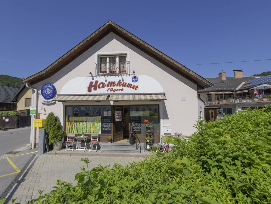 Restaurant - Herzlich Willkommen!
Montag-Freitag durchgehend geöffnet.
1 x pro Monat auch am Sonntag (immer der 2. Sonntag im Monat)
Samstags öffnen wir gerne für Gruppen auf Anfrage.  - Hamkumst - Das Wirtshaus-Cafe
