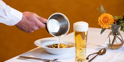 Essen-gehen - Mahlzeiten: Catering - Wienerwald Süd-Alpin - Martineks Frittatensuppe Copyright: FeelImage/Matern - HOTEL - GASTHOF MARTINEK