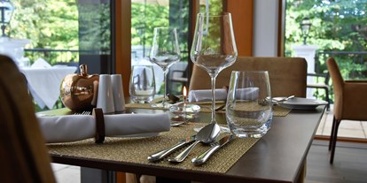 Essen-gehen - Sitzplätze im Freien - Niederösterreich - Restaurant Vier Jahreszeiten - Im Park – Schlosspark Mauerbach