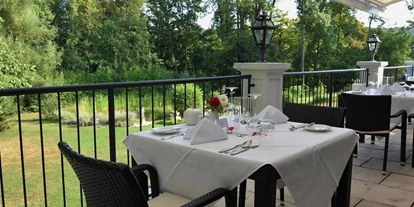 Essen-gehen - Mahlzeiten: Abendessen - Irenental - Terrasse mit Parkblick - Im Park – Schlosspark Mauerbach
