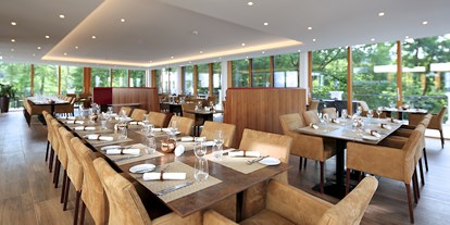 Essen-gehen - Sitzplätze im Freien - Restaurant Vier Jahreszeiten - Im Park – Schlosspark Mauerbach