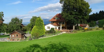 Essen-gehen - grüner Gastgarten - Berner Oberland - Burestübli