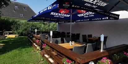 Essen-gehen - Sitzplätze im Freien - Mecklenburg-Vorpommern - Sonnenterrasse  - Restaurant und Café Beckers Boddenstuf 