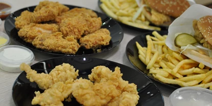 Essen-gehen - Mahlzeiten: Mittagessen - PLZ 20459 (Deutschland) - Crispies Chicken, hot wings, chicken burger - Weza Chicken 