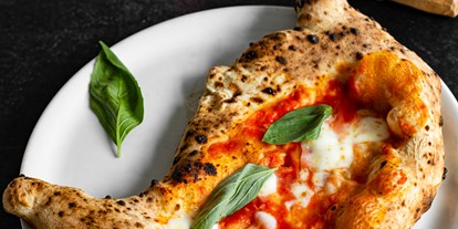 Essen-gehen - Art der Küche: italienisch - PLZ 1130 (Österreich) - Calzone Napoletano  - Pizzeria Pummaró 
