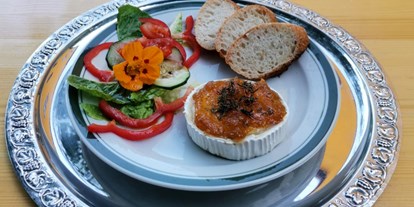 Essen-gehen - Gerichte: Hausmannskost - Chevré, belgische Ziegenkäserolle gebacken  - Villa Weidig CaféBar 
