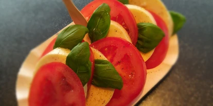 Essen-gehen - Art der Küche: amerikanisch - Nordrhein-Westfalen - Tomate Mozarella mit Basilikum und Olivenoel - Steffi's Pausenbox 