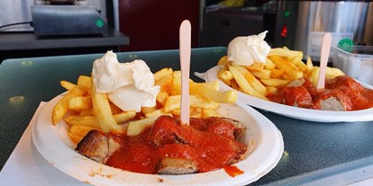 Essen-gehen - Art der Küche: deutsch - PLZ 44795 (Deutschland) - Pommes Currywurst Majo - Steffi's Pausenbox 