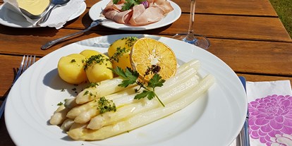 Essen-gehen - Preisniveau: €€ - Grebenstein - Restaurants "Libelle" & "blaue Ente" im Waldhotel Schäferberg