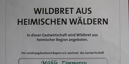 Essen-gehen - grüner Gastgarten - Bayerischer Wald - Auszeichnung: Heimisches Wildbret - Gasthof Mühle / Natur- & Wanderhotel