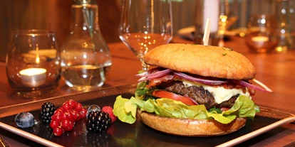 Essen-gehen - Sitzplätze im Freien - Isert - Beef Burger - Restaurant Maracana