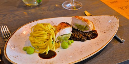 Essen-gehen - Preisniveau: €€€€ - Rheinland-Pfalz - Prachthahnbrust mit Morchel Farce - Restaurant Maracana