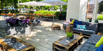 Essen-gehen - Sitzplätze im Freien - Bayern - unsere Lounge zum Verweilen - pure CUISINE by GAVESI