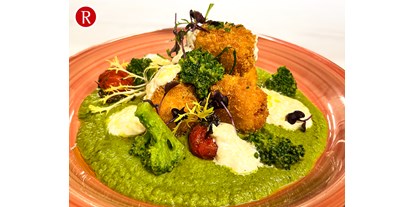 Essen-gehen - Gerichte: Fisch - Bayern - Gebratene Hähnchenwürfel
mit Zitronen-Stracciatella auf Broccoli-Creme - Ristorante ROMANS