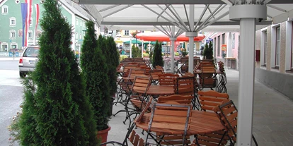 Essen-gehen - Preisniveau: €€ - Lasaberg - Der Gastgarten mit Blick über den Tamsweger Marktplatz - Ristorante Pizzeria Toscana