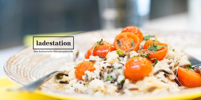 Essen-gehen - Art der Küche: international - Geigelberg - Mittags kochen wir für dich zwei Gerichte: eines davon inspiriert von österreichischen Klassikern, das andere von der internationalen Küche. Eines davon ist immer vegetarisch oder vegan. - ladestation - Gastronomie im Haus der Digitalisierung