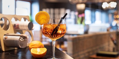 Essen-gehen - Preisniveau: €€€ - Kärnten - Cocktails an der Bar - mo.wi - Das Restaurant im Hotel Moserhof
