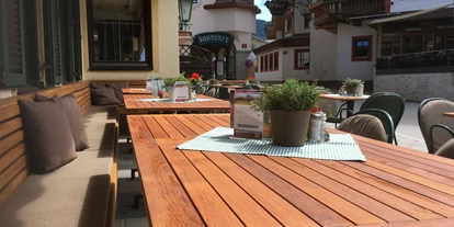 Essen-gehen - Sitzplätze im Freien - Mitterhofen - moser-HOCHKÖNIG Gensuss Wirtshaus Hotel