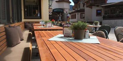 Essen-gehen - Sitzplätze im Freien - Maishofen - moser-HOCHKÖNIG Gensuss Wirtshaus Hotel