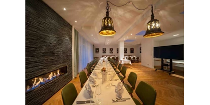 Essen-gehen - Ambiente: traditionell - Baden-Württemberg - Kaminraum weit - Restaurant Villa Erlenbad