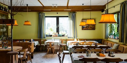 Essen-gehen - Sitzplätze im Freien - Oberbachham - Gastzimmer - Landgasthaus Lehnerwirt