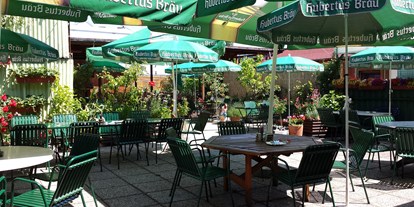 Essen-gehen - grüner Gastgarten - PLZ 2333 (Österreich) - Hubertus Stadl