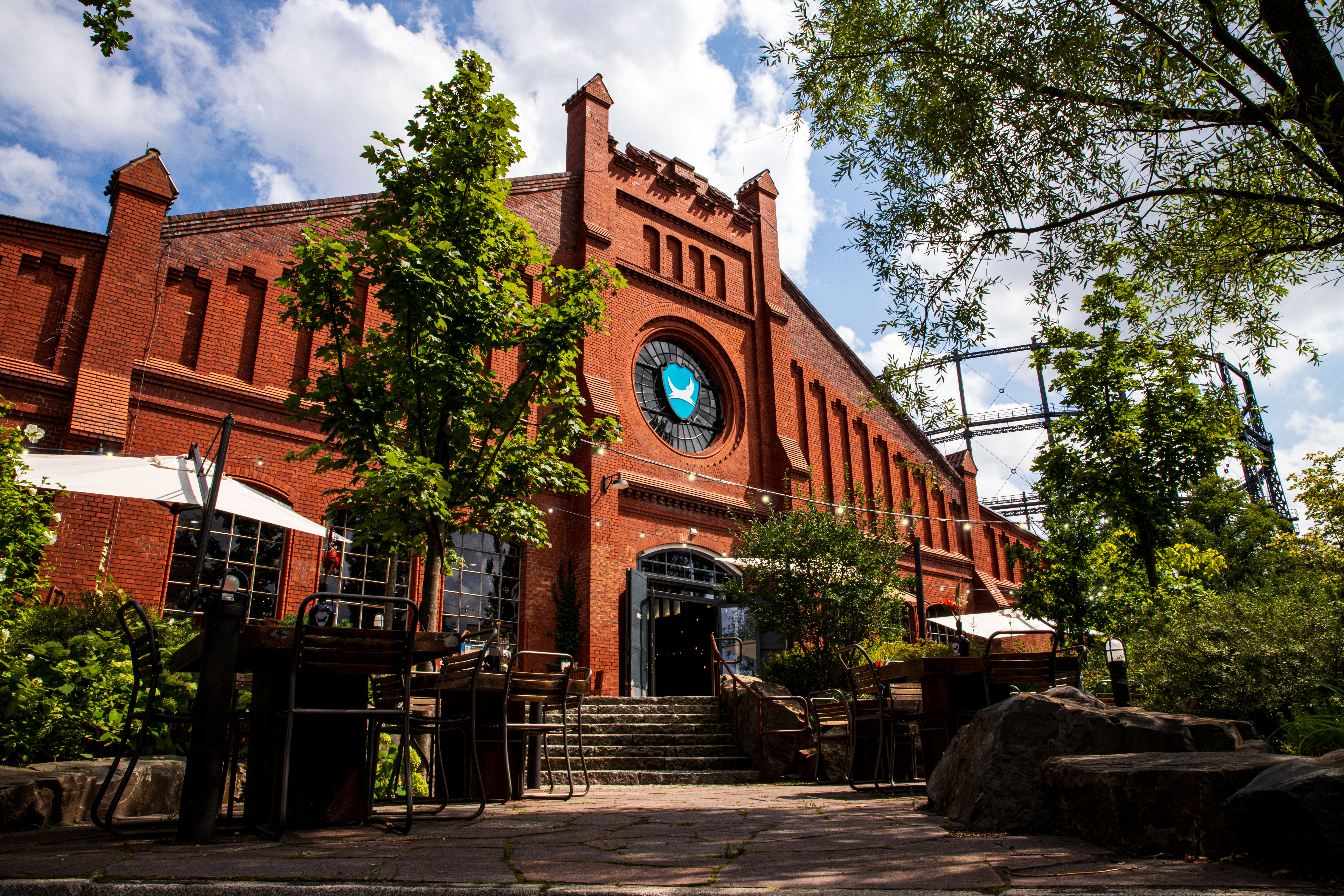 Restaurant - Garten
Der Sommergarten, ein parkähnliches Kleinod, fernab des Berliner Stadtgetümmels. 
Ob im Frühjahr, Sommer oder Herbst: die vor Ort gebrauten BrewDog Biere schmecken immer gut. - BrewDog DogTap Berlin