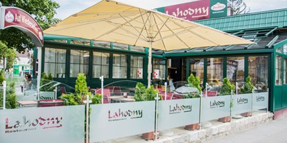 Essen-gehen - Sitzplätze im Freien - Raasdorf - Gastgarten - Restaurant Lahodny