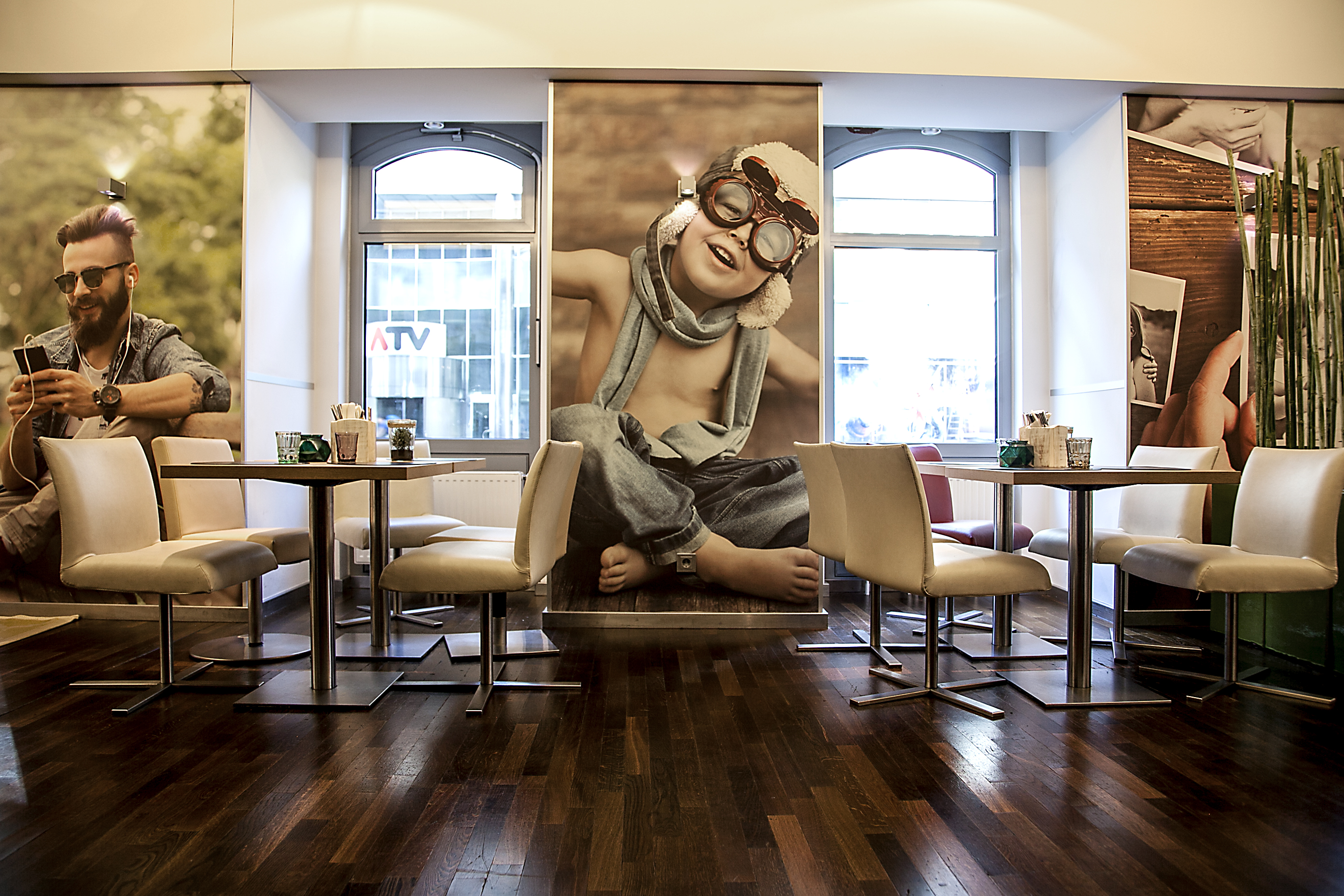 Restaurant - Family and Friends - Family and Friends