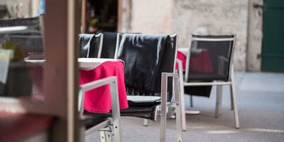 Essen-gehen - Gerichte: Gegrilltes - PLZ 5061 (Österreich) - Im Cafe mit dem kleinen Gastgarten genießen Sie Espresso oder Cappuccino von Illy.
Foto © Thomas Genser - Fasties food, wine & coffee