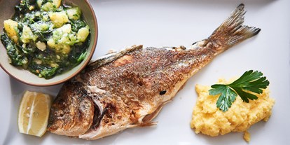 Essen-gehen - Gerichte: Fisch - Orada gegrillt mit cremiger Polenta und Spinatkartoffeln - Fischrestaurant Kaj