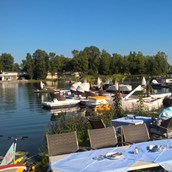 Restaurant - Gastgarten direkt am Wasser - nehmen Sie Urlaub vom Alltag - Zum Schinakl