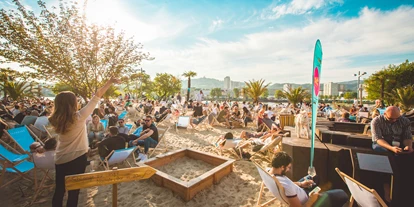 Essen-gehen - Sitzplätze im Freien - Plesching - Sandburg – Strand küsst Bar