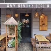 Restaurant - der Eingang vom Newday Restaurant vietnamesisch in Berlin Friedrichshain - Newday
