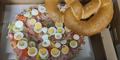 Essen-gehen - Gerichte: Pasta & Nudeln - Wienerwald Süd-Alpin - Gefüllte Brezen - Gasthaus zur Dorfwirtin