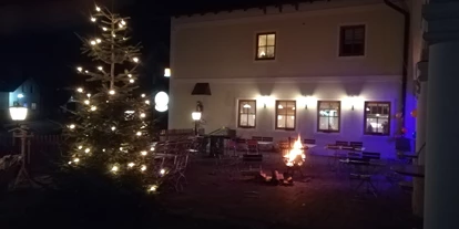 Essen-gehen - Sitzplätze im Freien - Grottendorf (Feistritz am Wechsel) - Weihnachten - Gasthaus zur Dorfwirtin